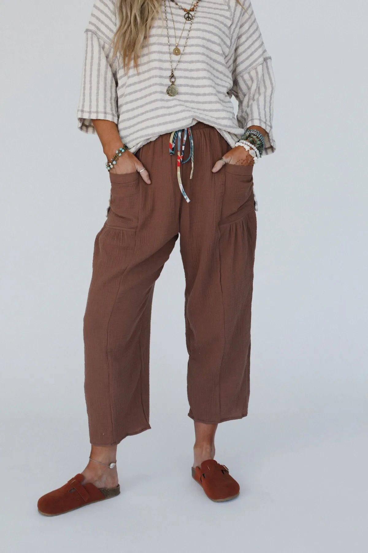 Travel Soul Drawstring Pants - Brown