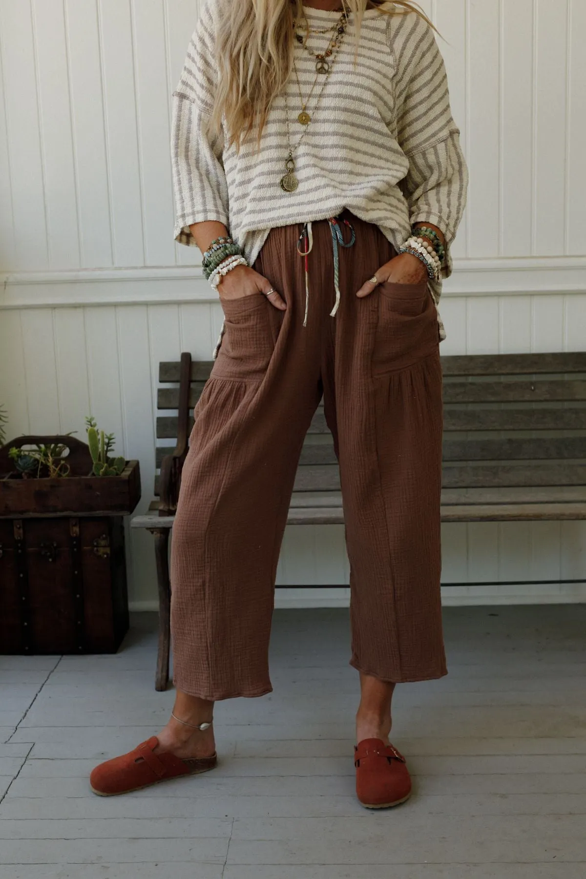 Travel Soul Drawstring Pants - Brown